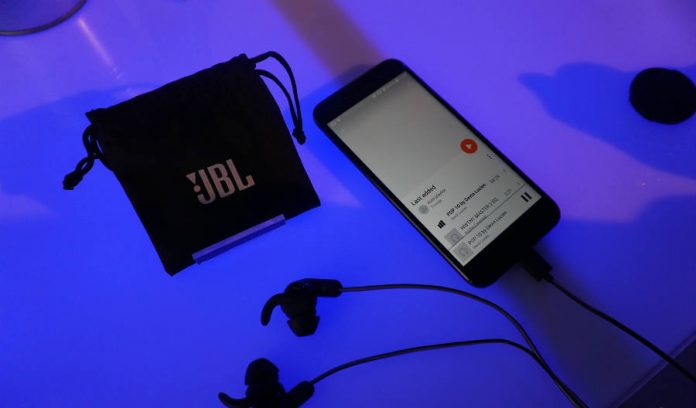 HTC 10 and JBL Reflect Aware C earbuds promo review and prices