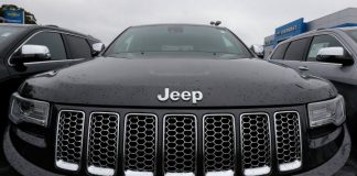 Video Two hackers hijack a Jeep Cherokee with a laptop