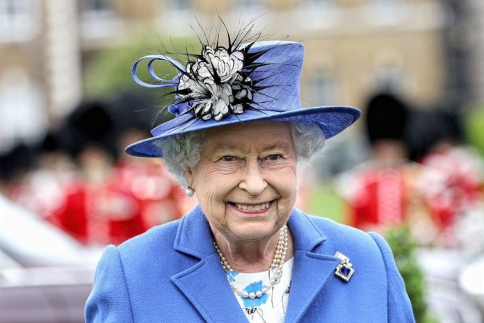 Quen Elizabeth II is not dead - December 2016