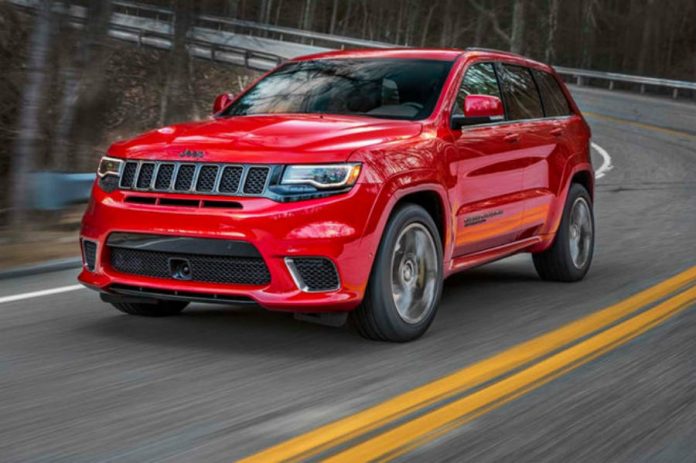 2018-Jeep-Grand-Cherokee-Trackhawk-front-three-quarter-in-motion