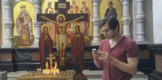 Ruslan Sokolovsky playing Pokemon Go in a Russian church