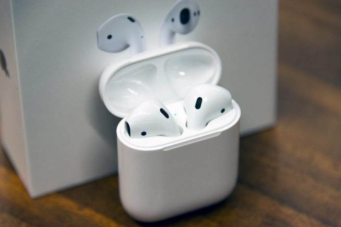 AirPods, Apple, Earphones